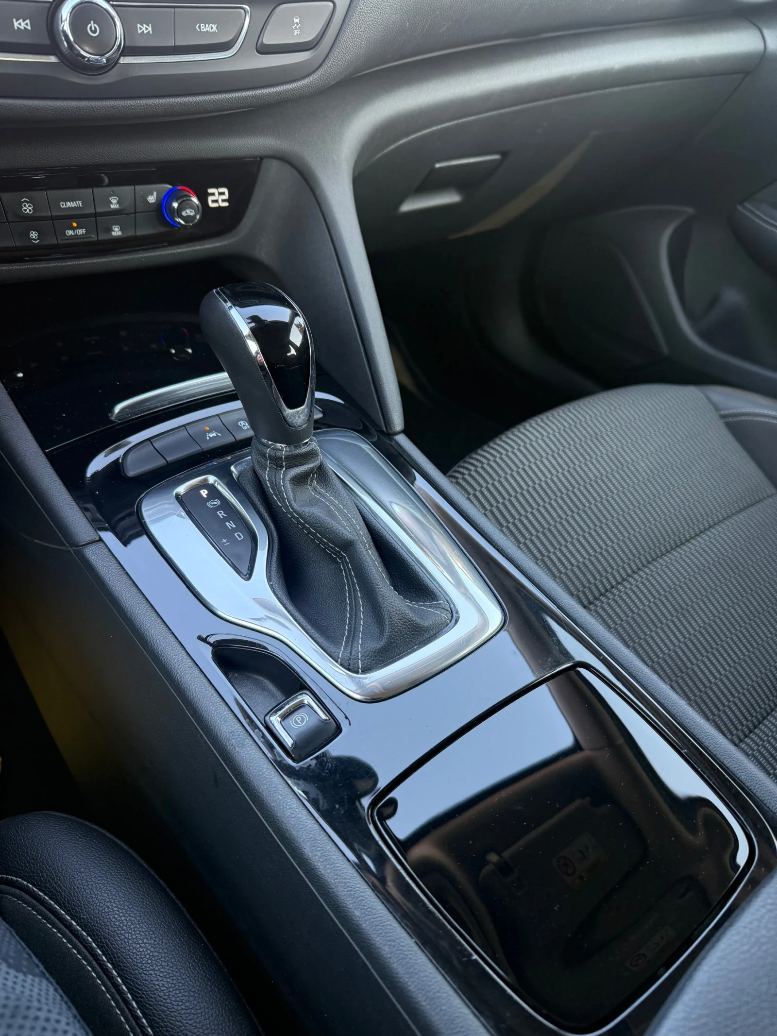 Opel Insignia 2.0/210кс/4x4/Full/CH, снимка 6 - Автомобили и джипове - 53858717