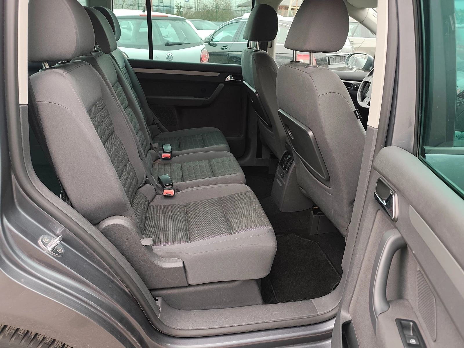 VW Touran 2.0TDI 170k.c., снимка 12 - Автомобили и джипове - 53903855