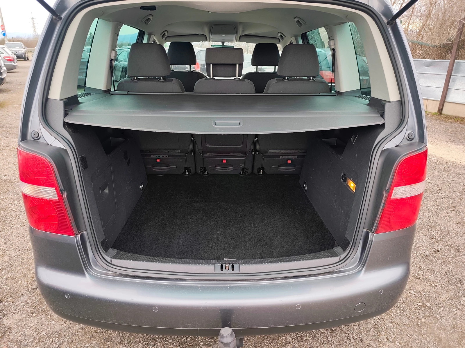 VW Touran 2.0TDI 170k.c., снимка 13 - Автомобили и джипове - 53903855