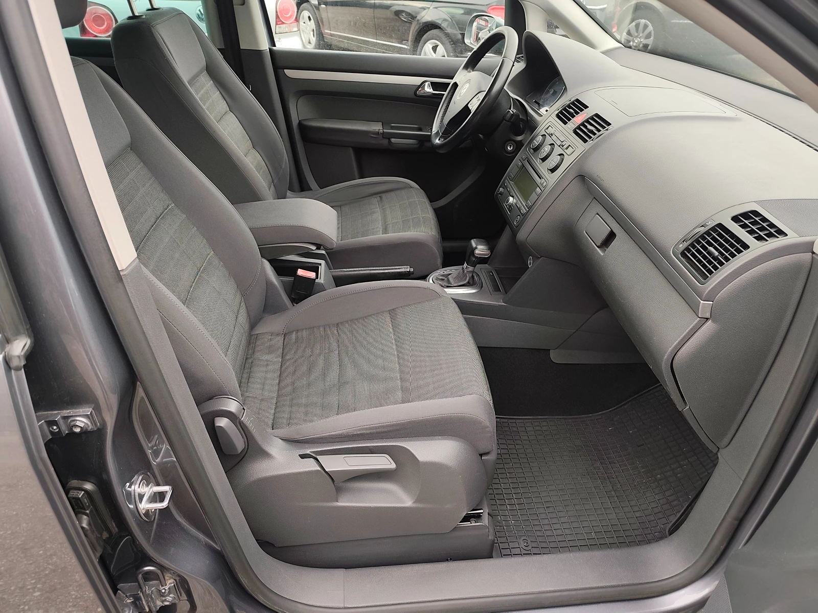 VW Touran 2.0TDI 170k.c., снимка 11 - Автомобили и джипове - 53903855