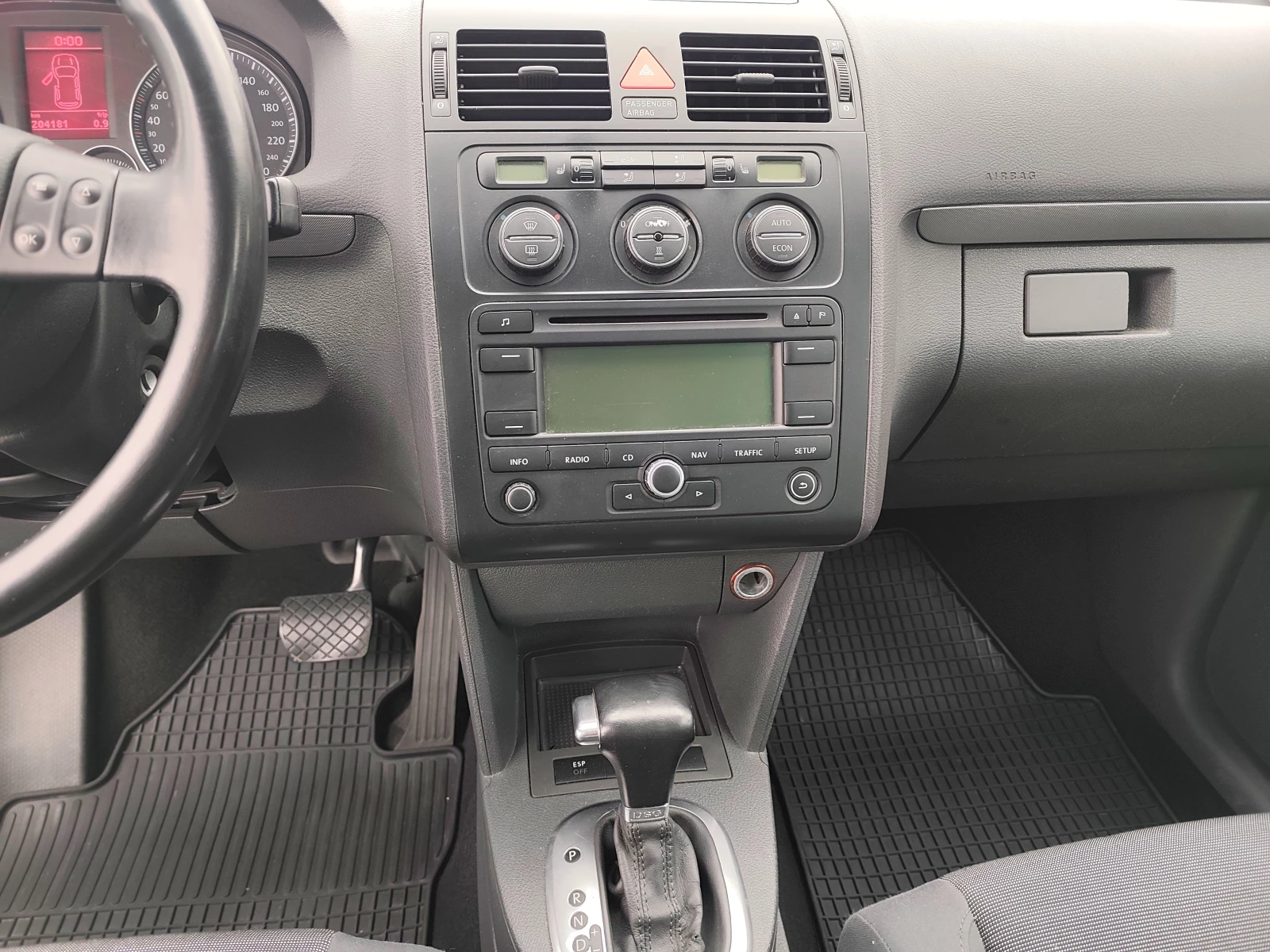 VW Touran 2.0TDI 170k.c., снимка 9 - Автомобили и джипове - 53903855