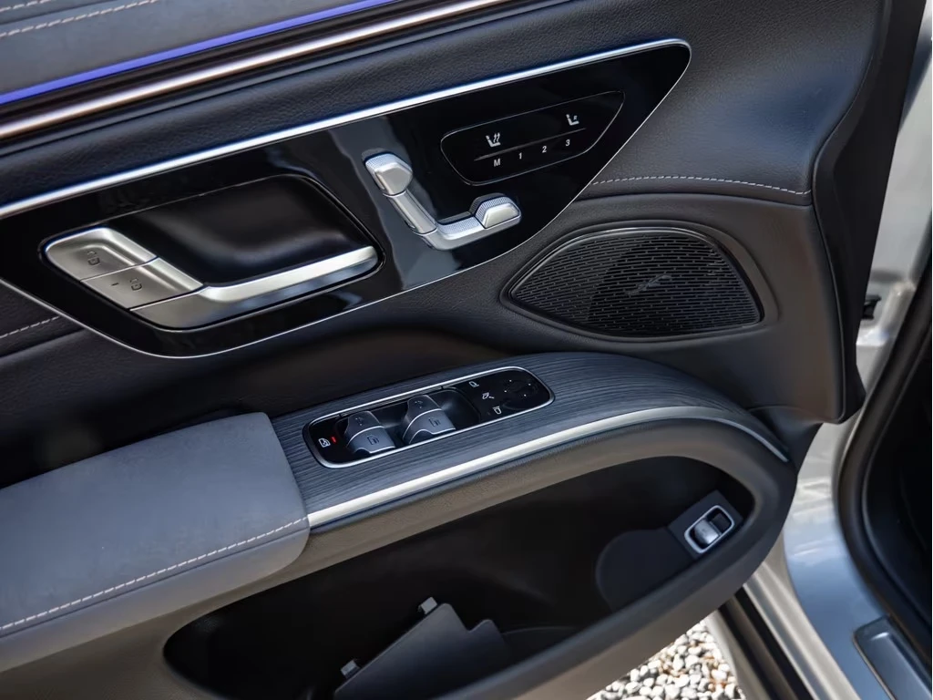 Mercedes-Benz EQS 580 4-MATIC SUV AIRMATIC HYPERSCREEN, снимка 12 - Автомобили и джипове - 53933793