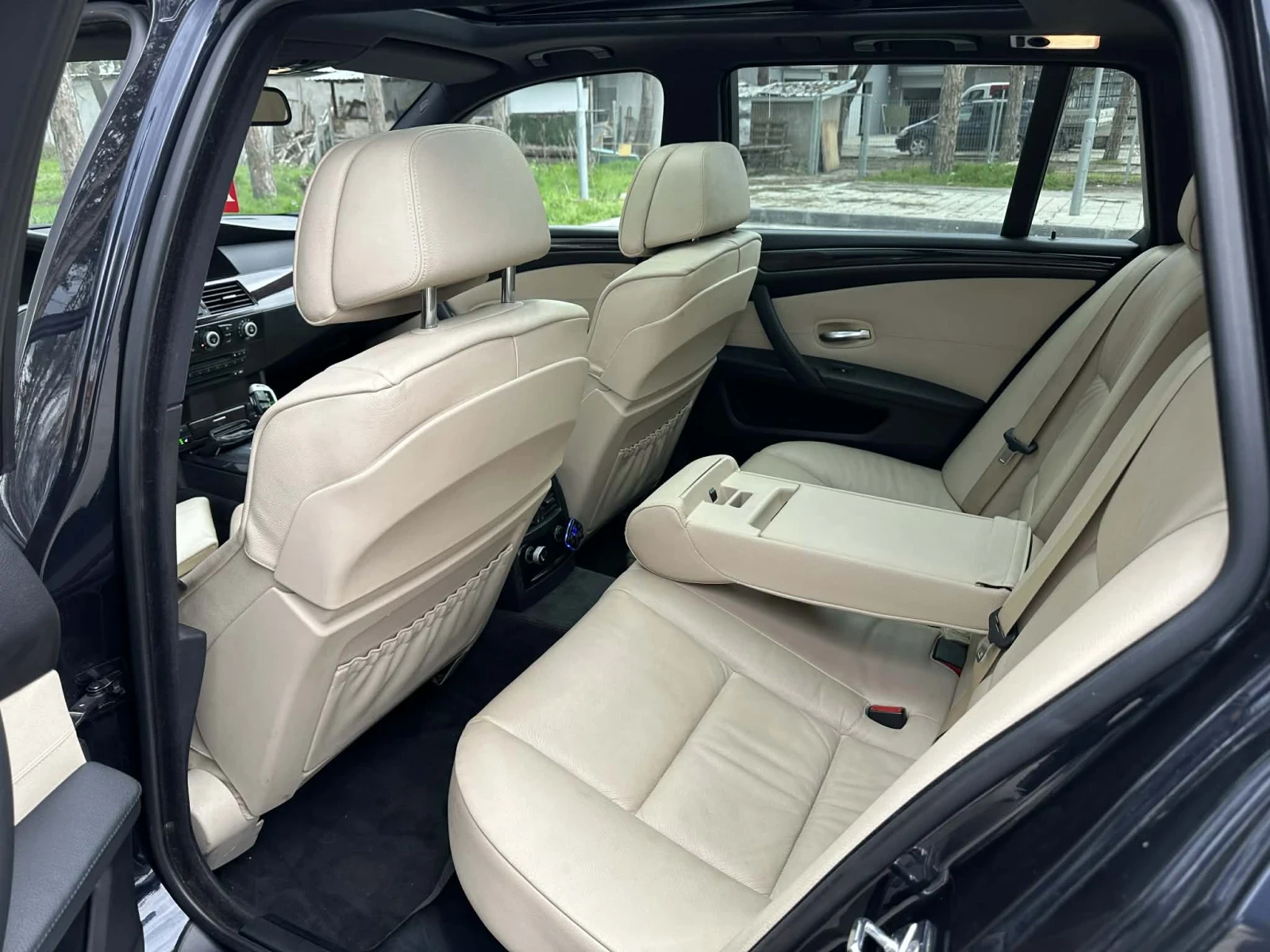 BMW 530 3.0d 235к.с M Packet FACELIFT само на задно, снимка 10 - Автомобили и джипове - 54063217