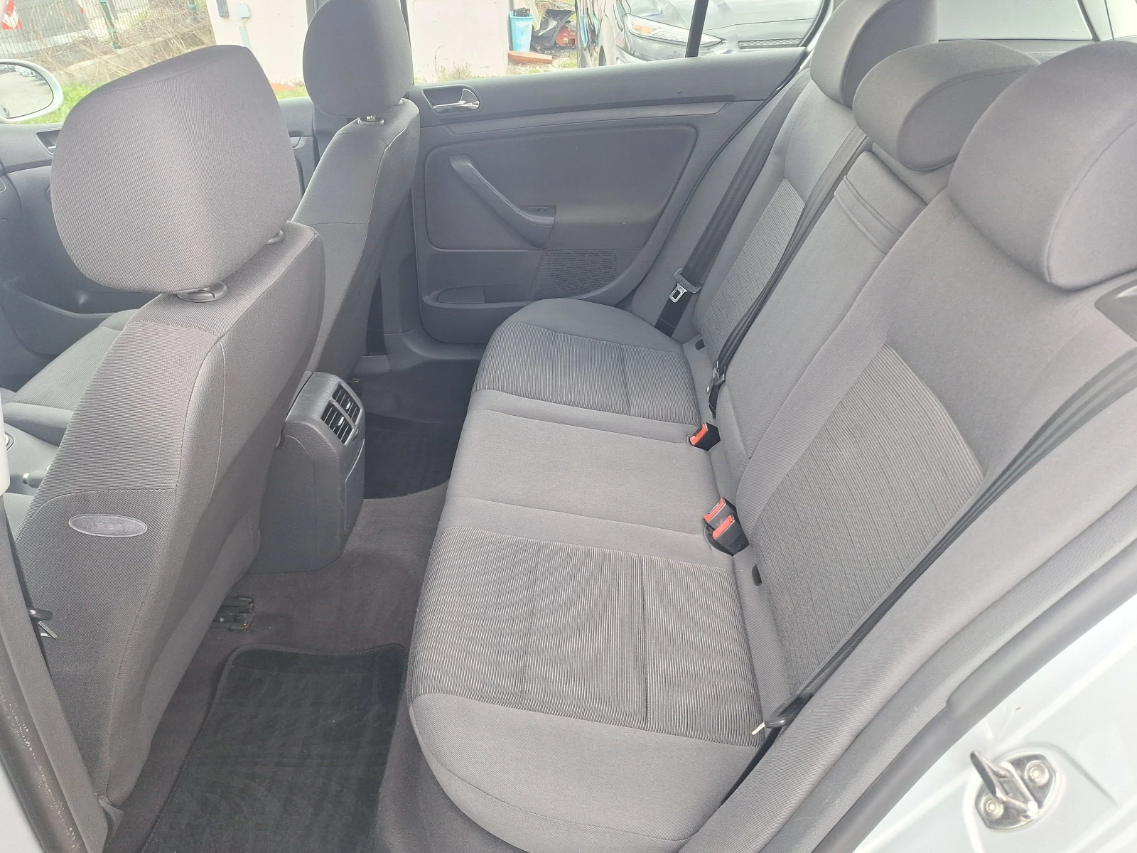 VW Golf 1.9 tdi 90ks Klima!, снимка 13 - Автомобили и джипове - 54147798