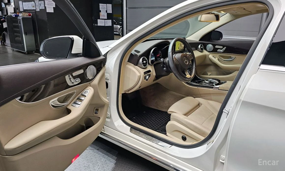 Mercedes-Benz C 300, снимка 11 - Автомобили и джипове - 54441195