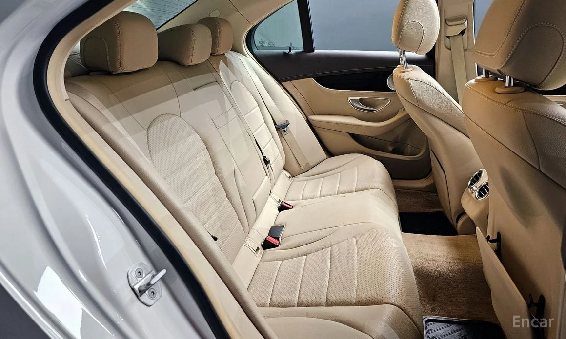 Mercedes-Benz C 300, снимка 12 - Автомобили и джипове - 54441195