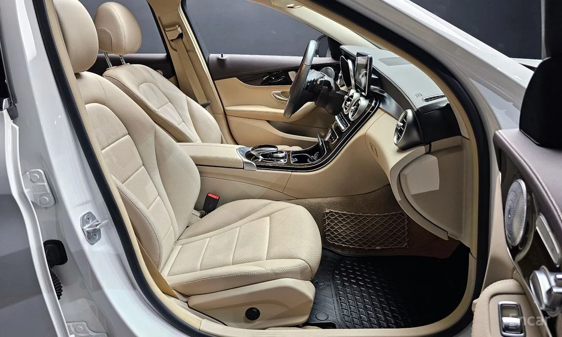 Mercedes-Benz C 300, снимка 10 - Автомобили и джипове - 54441195