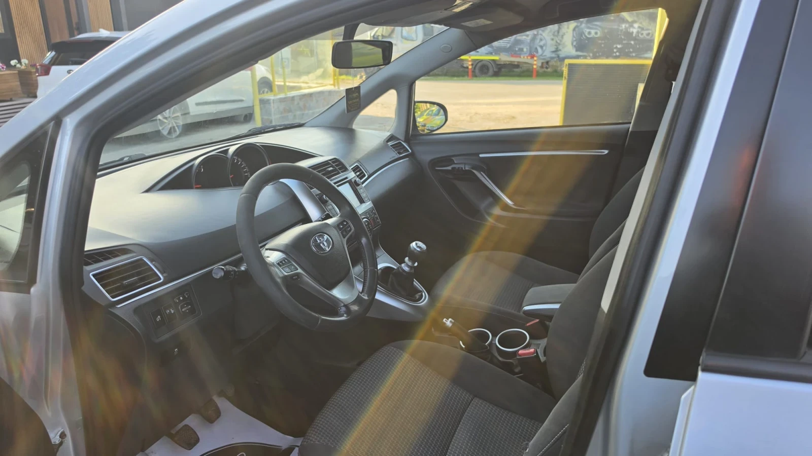 Toyota Verso, снимка 9 - Автомобили и джипове - 54962884