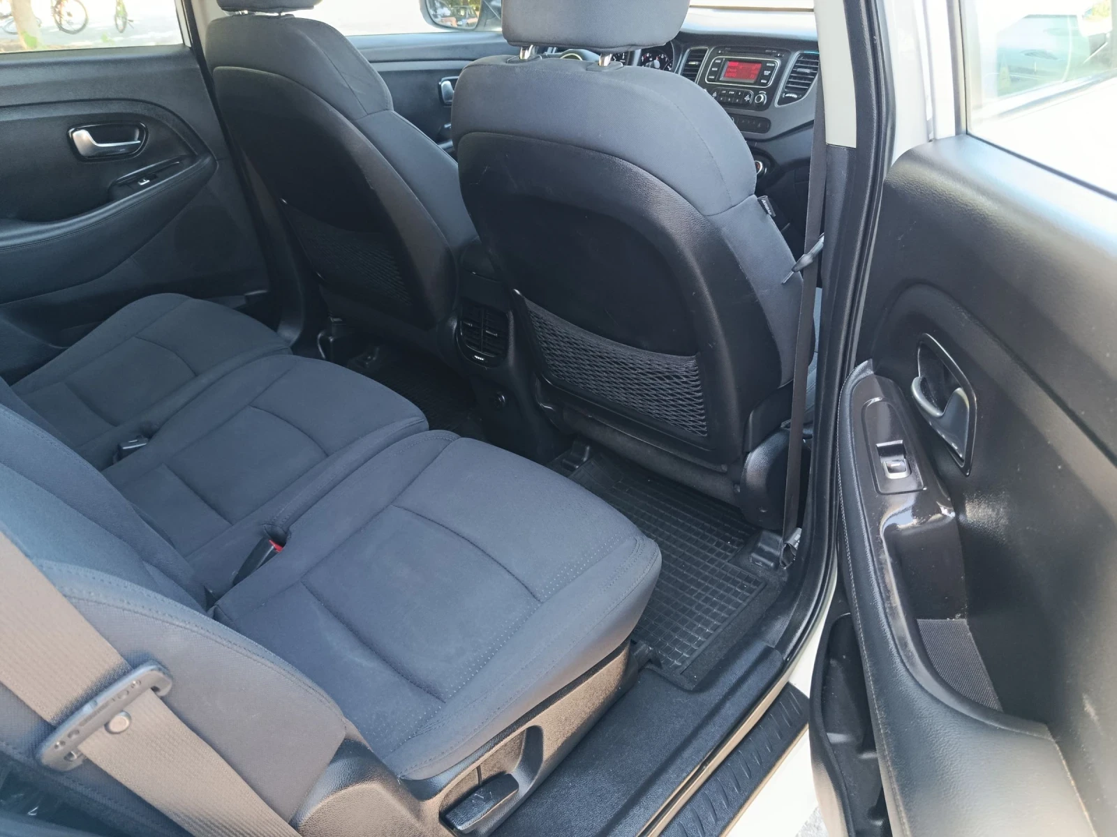 Kia Carens 1.7 дизел , снимка 12 - Автомобили и джипове - 55077036