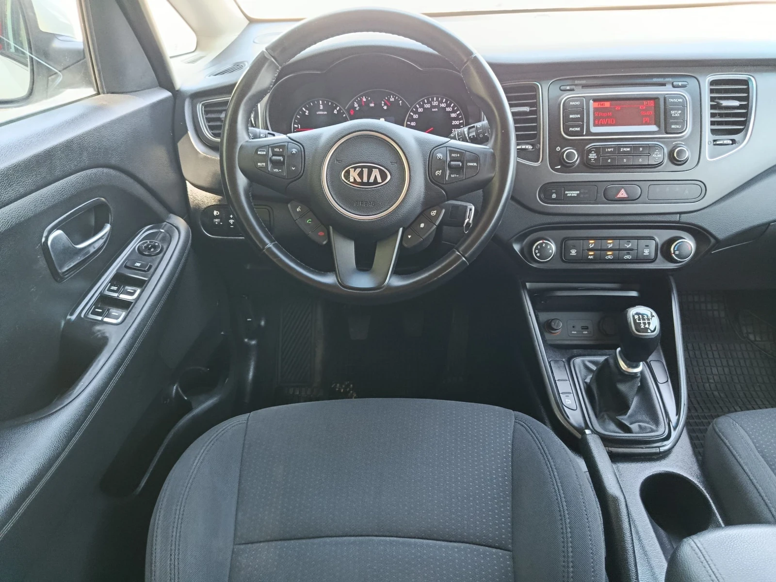 Kia Carens 1.7 дизел , снимка 9 - Автомобили и джипове - 55077036