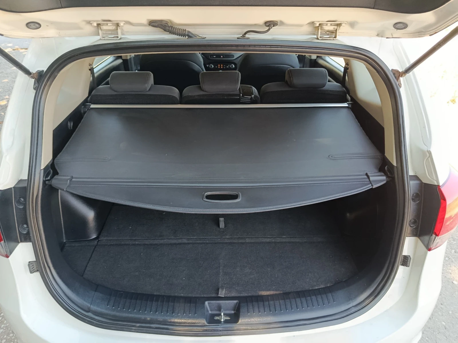 Kia Carens 1.7 дизел , снимка 14 - Автомобили и джипове - 55077036