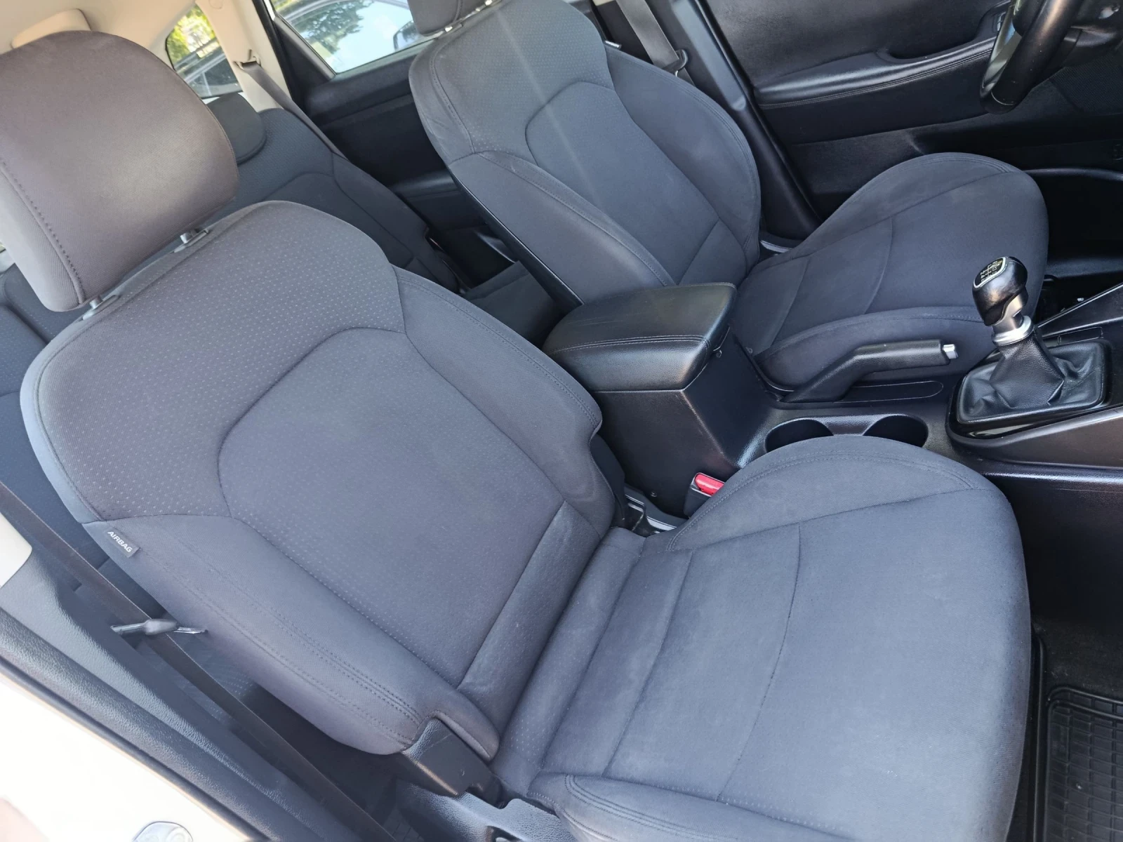 Kia Carens 1.7 дизел , снимка 10 - Автомобили и джипове - 55077036