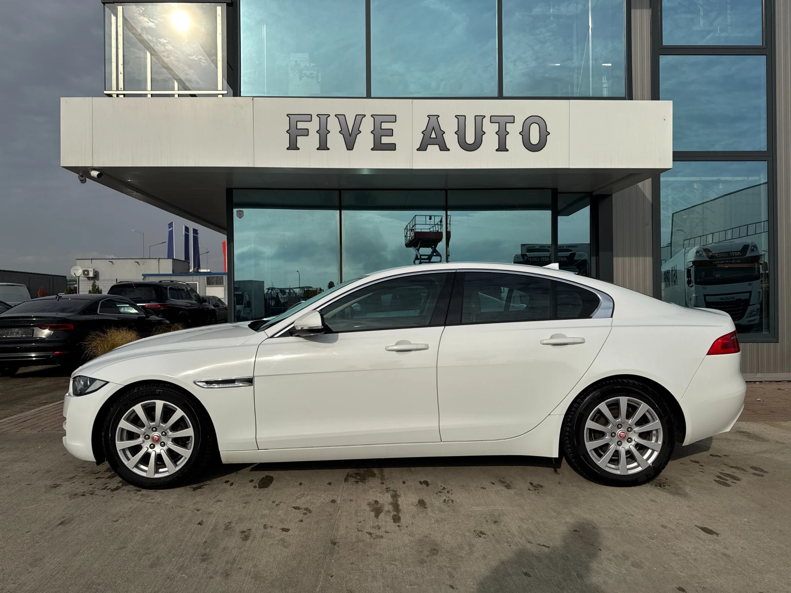 Jaguar XE 2.0d / PURE / Euro 6B / , снимка 4 - Автомобили и джипове - 55085421