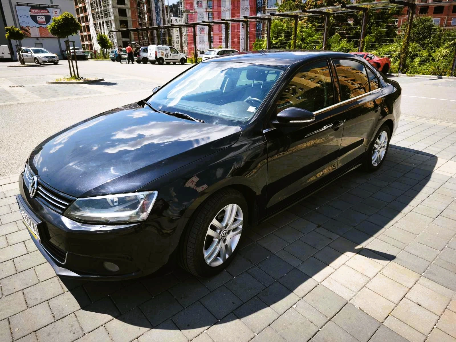 VW Jetta 1.6 TDI DSG Highline - ГАРАЖЕН /закупен от БГ/
