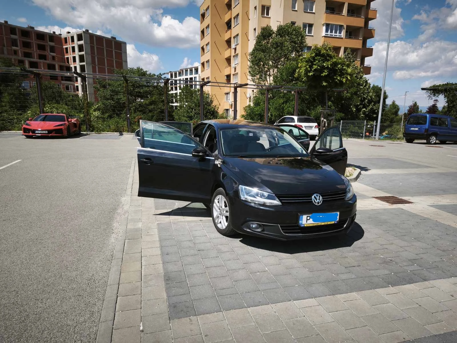 VW Jetta 1.6 TDI DSG Highline - ГАРАЖЕН /закупен от БГ/, снимка 5 - Автомобили и джипове - 55661379