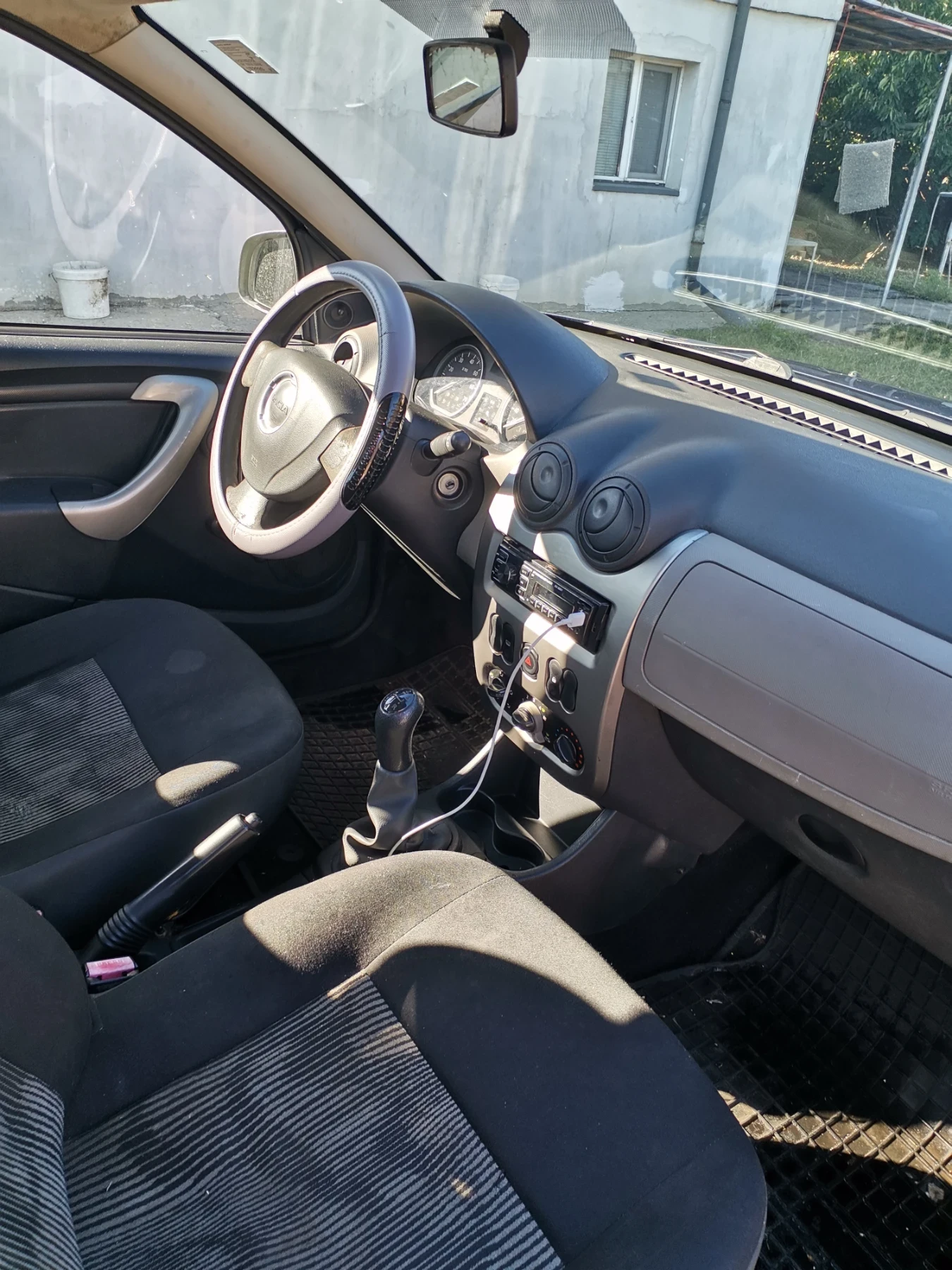 Dacia Sandero 1.2 16V, снимка 5 - Автомобили и джипове - 56376247