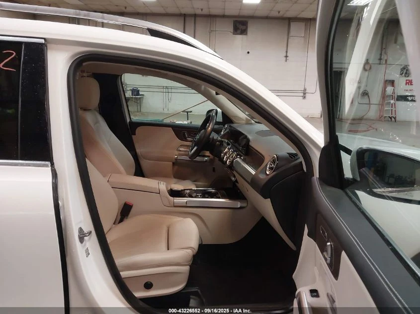 Mercedes-Benz GLB 250/4MATIC/PANO/DIGITAL/ПОДГРЕВ - изображение 7