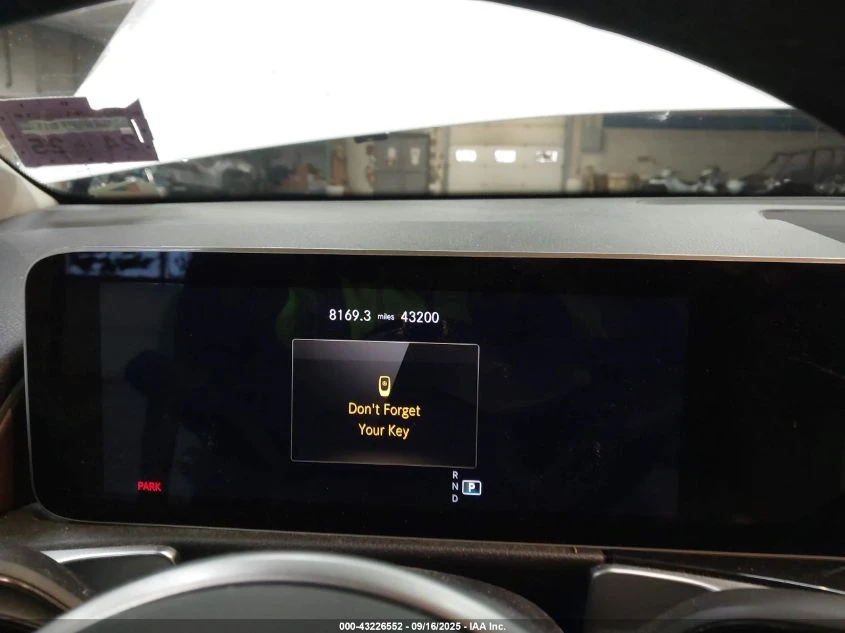 Mercedes-Benz GLB 250/4MATIC/PANO/DIGITAL/ПОДГРЕВ - изображение 9