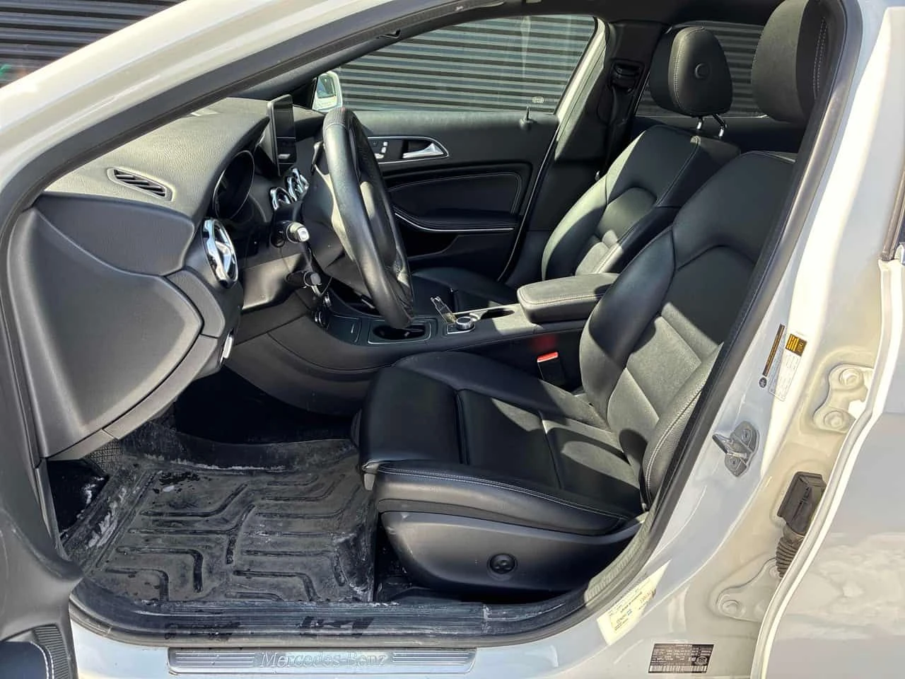 Mercedes-Benz GLA 250 * CARFAX * Панорама * Подгрев * , снимка 17 - Автомобили и джипове - 53970382