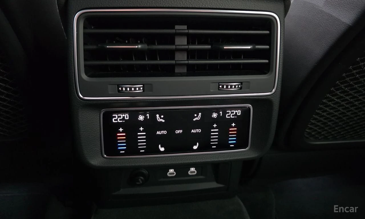 Audi RSQ8 * QUATTRO* CERAMIC* ALCANTARA* ПАНОРАМА* 360* HUD*, снимка 16 - Автомобили и джипове - 54488753