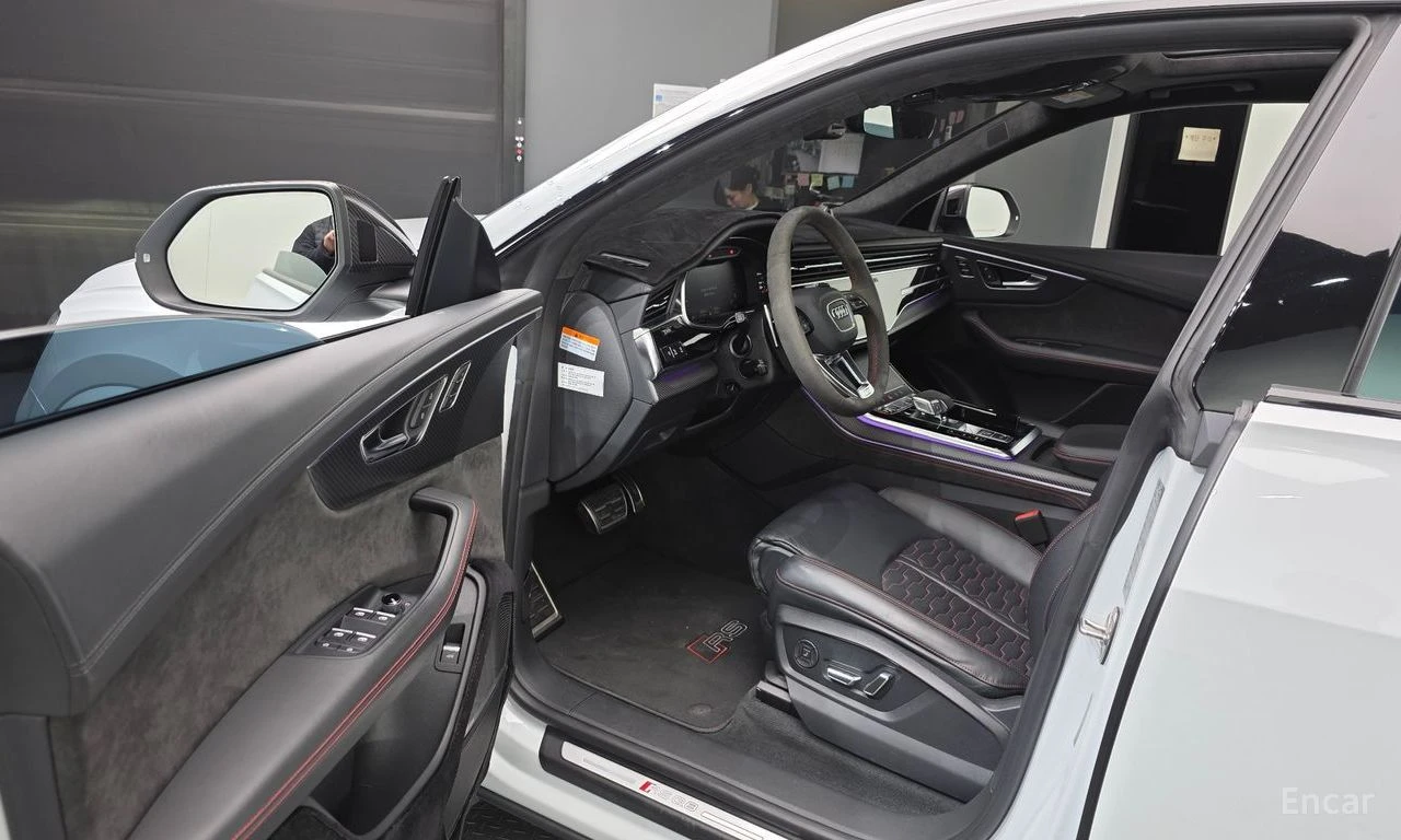Audi RSQ8 * QUATTRO* CERAMIC* ALCANTARA* ПАНОРАМА* 360* HUD*, снимка 9 - Автомобили и джипове - 54488753