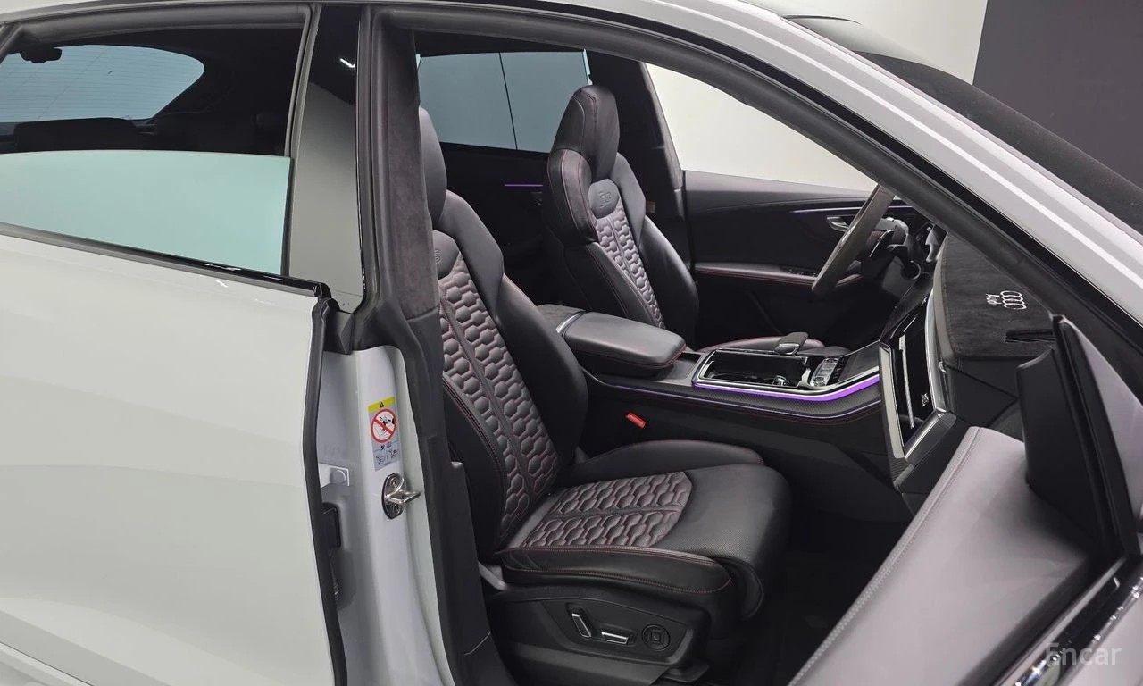 Audi RSQ8 * QUATTRO* CERAMIC* ALCANTARA* ПАНОРАМА* 360* HUD*, снимка 11 - Автомобили и джипове - 54488753
