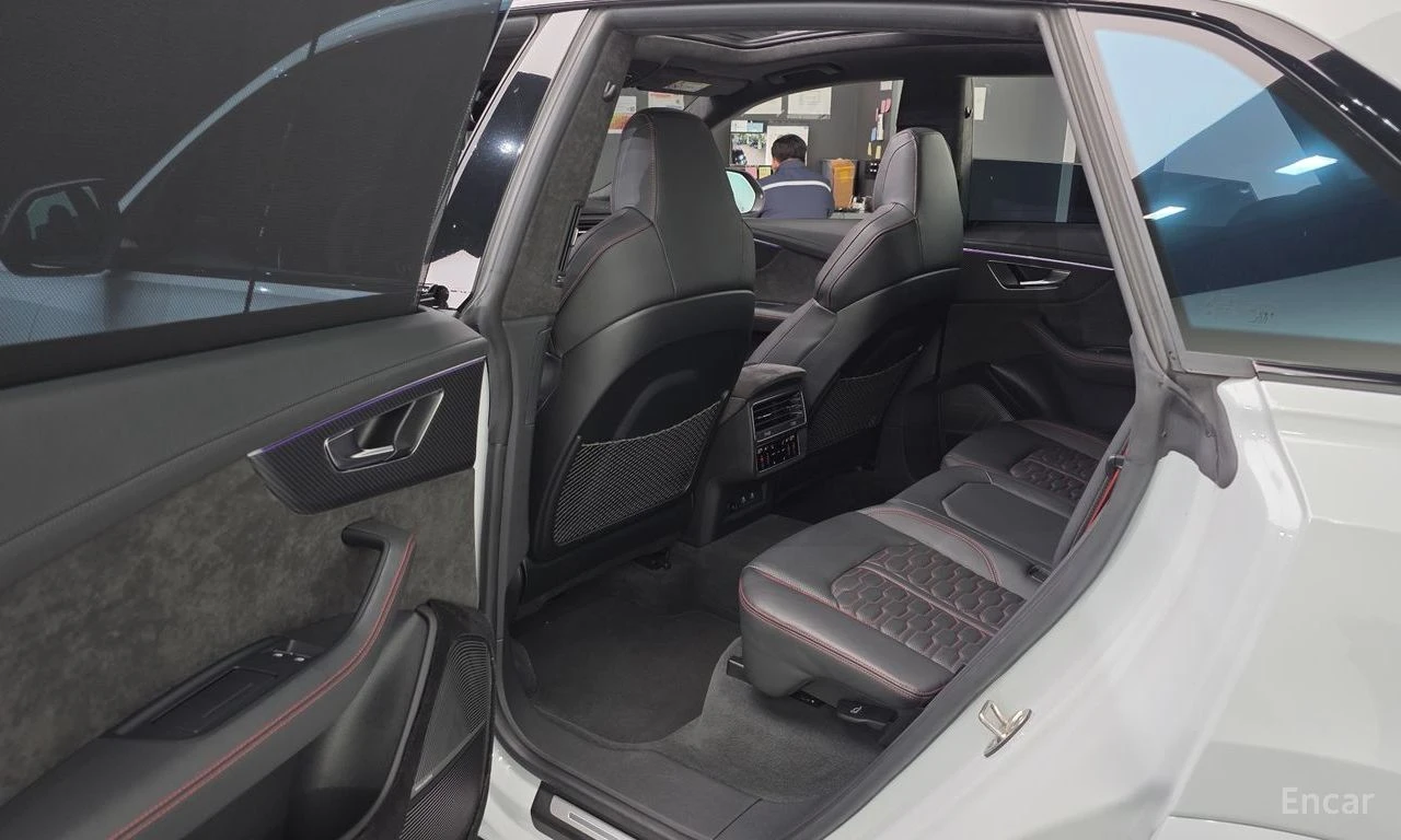 Audi RSQ8 * QUATTRO* CERAMIC* ALCANTARA* ПАНОРАМА* 360* HUD*, снимка 10 - Автомобили и джипове - 54488753