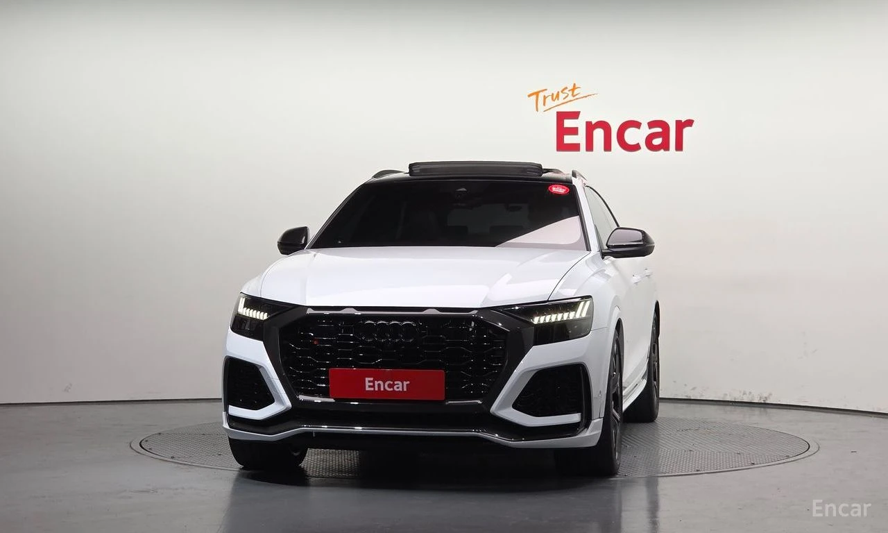 Audi RSQ8 * QUATTRO* CERAMIC* ALCANTARA* ПАНОРАМА* 360* HUD*, снимка 3 - Автомобили и джипове - 54488753