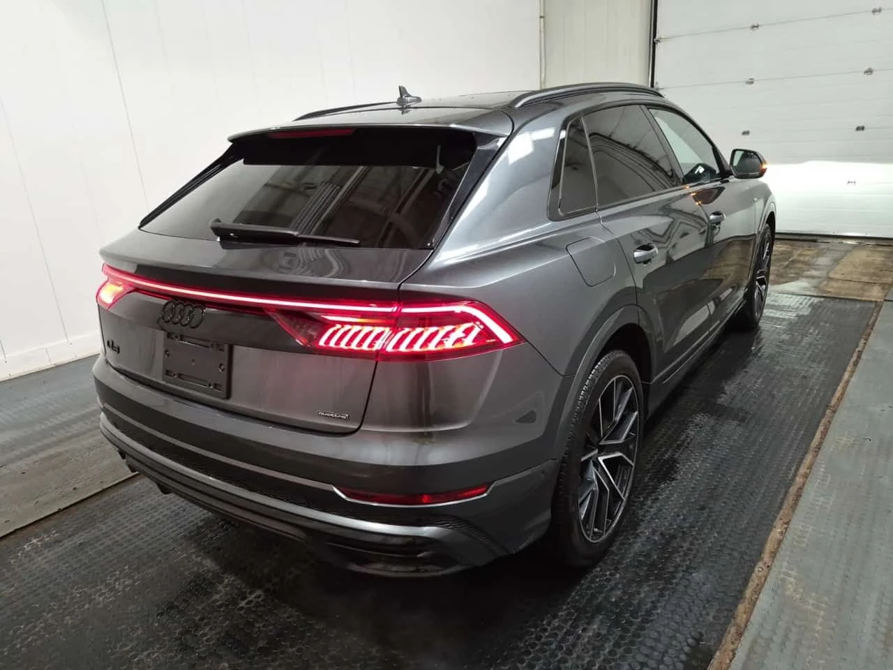 Audi Q8 TECHNIK  CARFAX, снимка 3 - Автомобили и джипове - 54609398