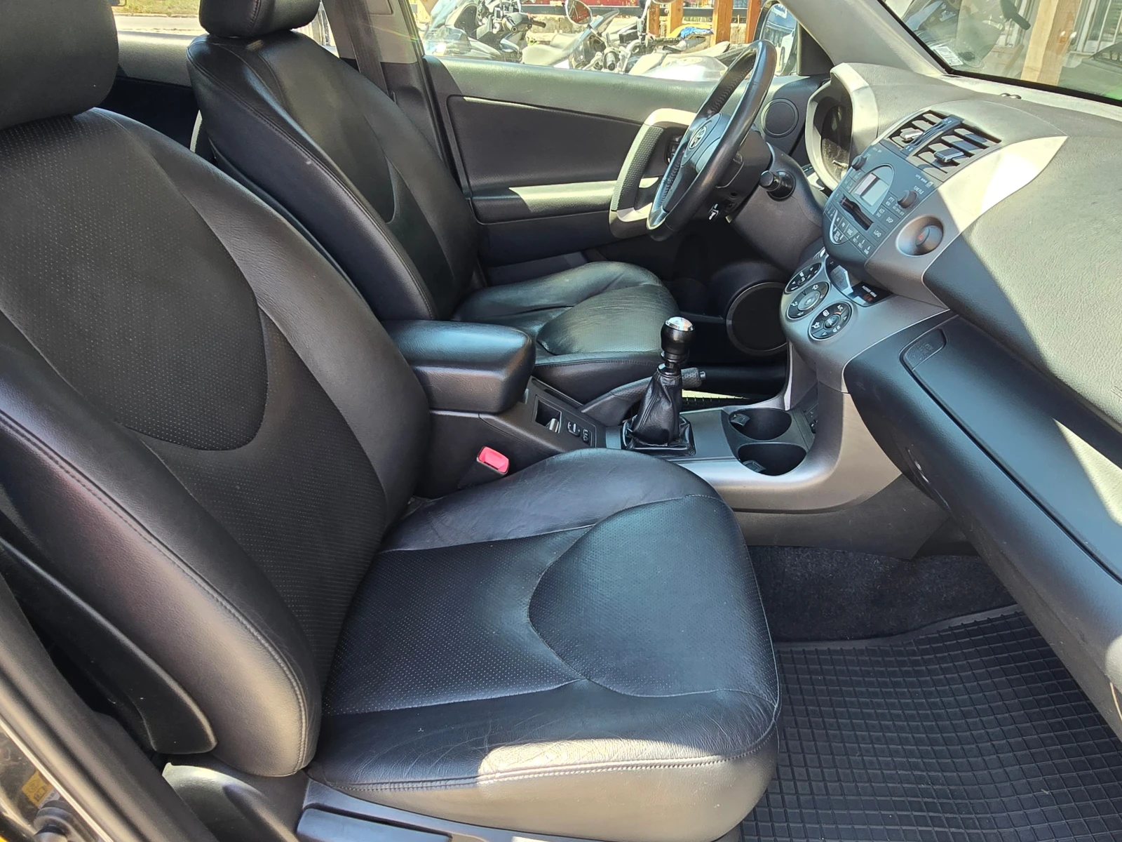 Toyota Rav4 2.2D-CAT/4x4/Лизинг, снимка 16 - Автомобили и джипове - 55446119