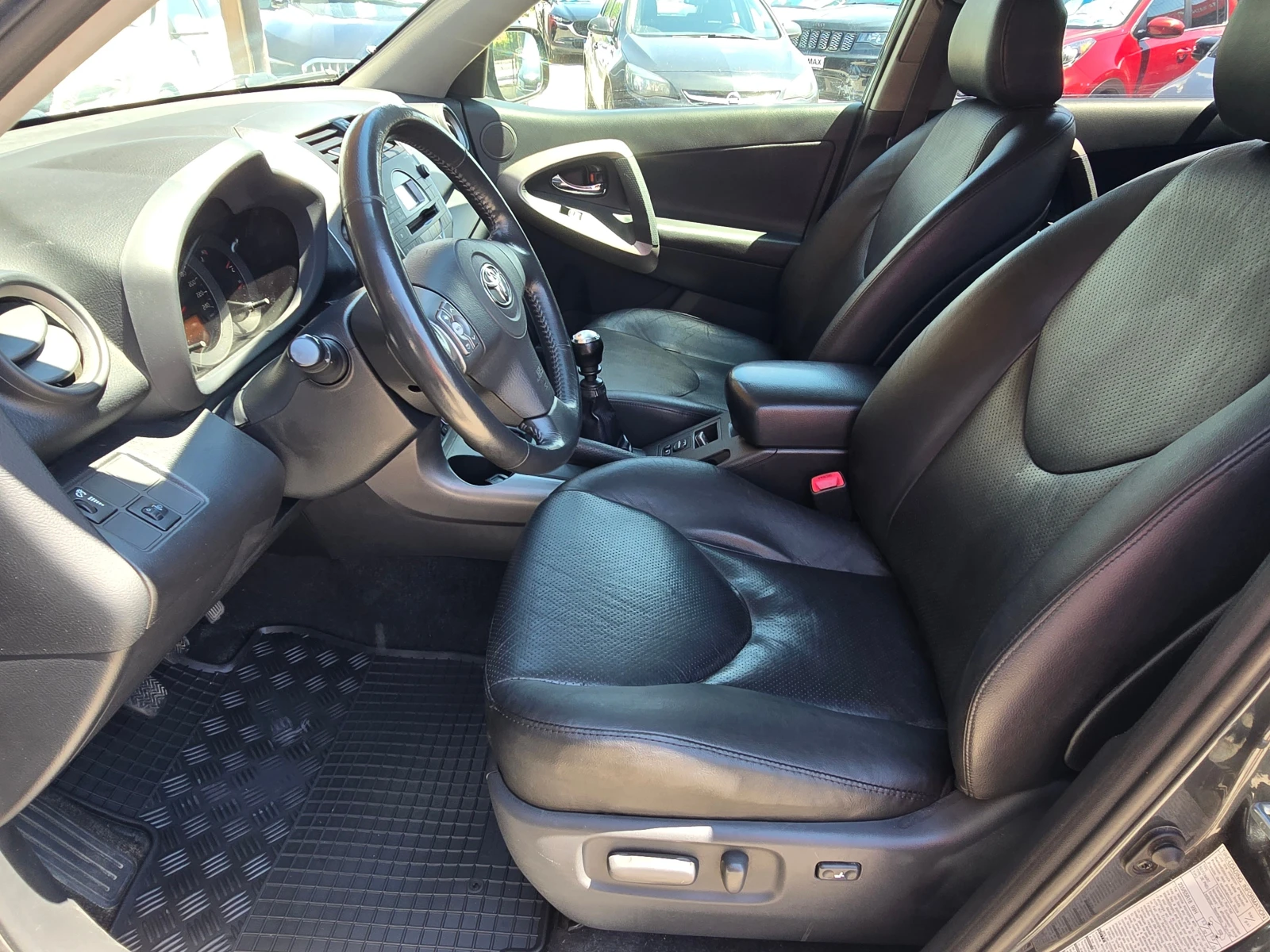 Toyota Rav4 2.2D-CAT/4x4/Лизинг, снимка 9 - Автомобили и джипове - 55446119