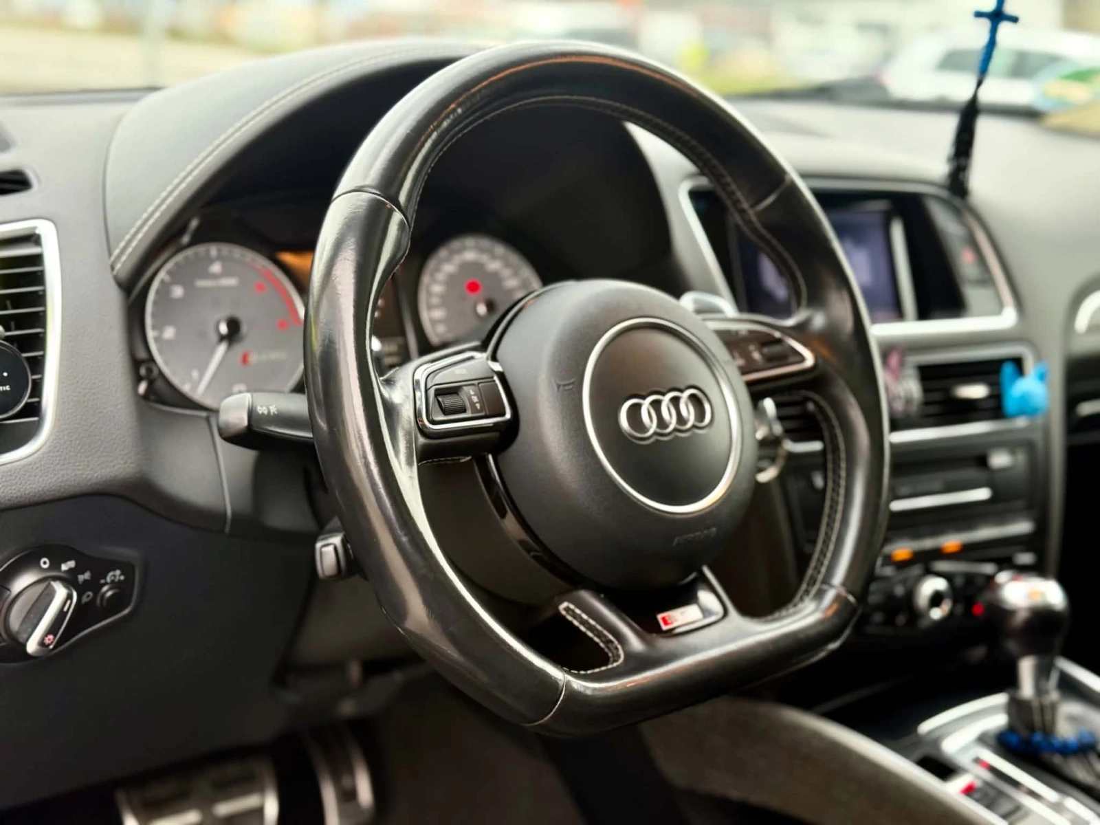 Audi SQ5 3.0 ОБСЛУЖЕНА, снимка 10 - Автомобили и джипове - 55831498
