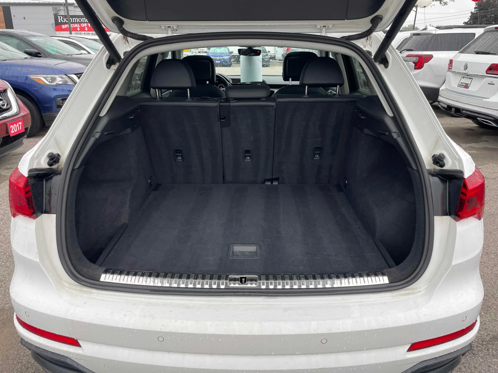 Audi Q3 * PROGRESSIV * CARFAX * ЦЕНА ДО БГ, снимка 15 - Автомобили и джипове - 56085380
