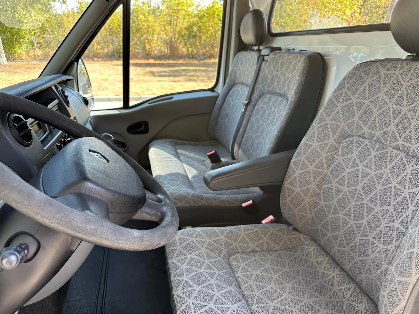 Renault Master 2.5* Климатик* Печка* Темпомат* Теглич, снимка 12 - Бусове и автобуси - 55889827
