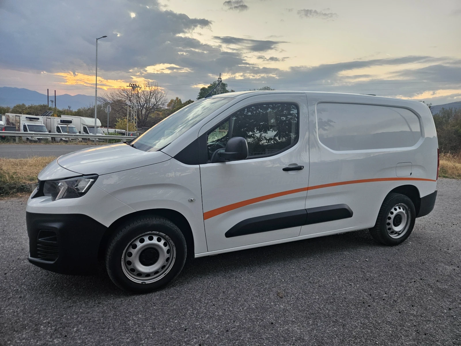 Peugeot Partner Макси  база, снимка 4 - Бусове и автобуси - 56619146