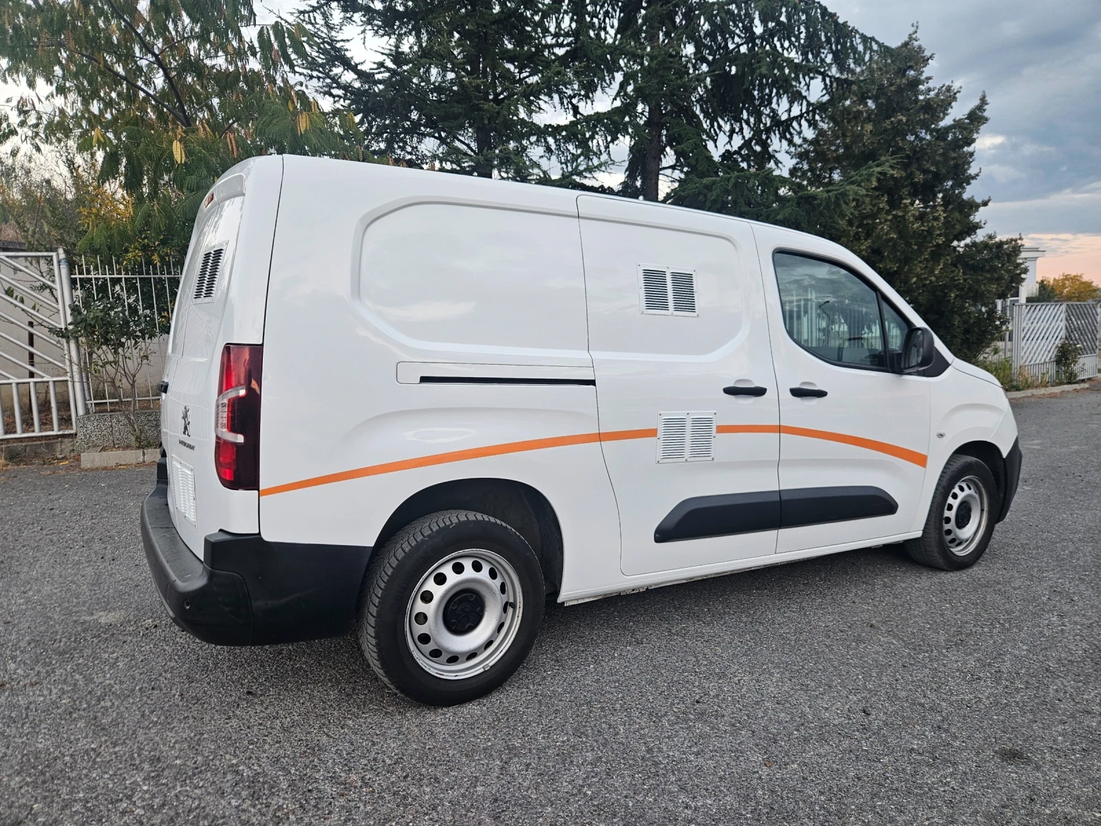 Peugeot Partner Макси  база, снимка 2 - Бусове и автобуси - 56619146