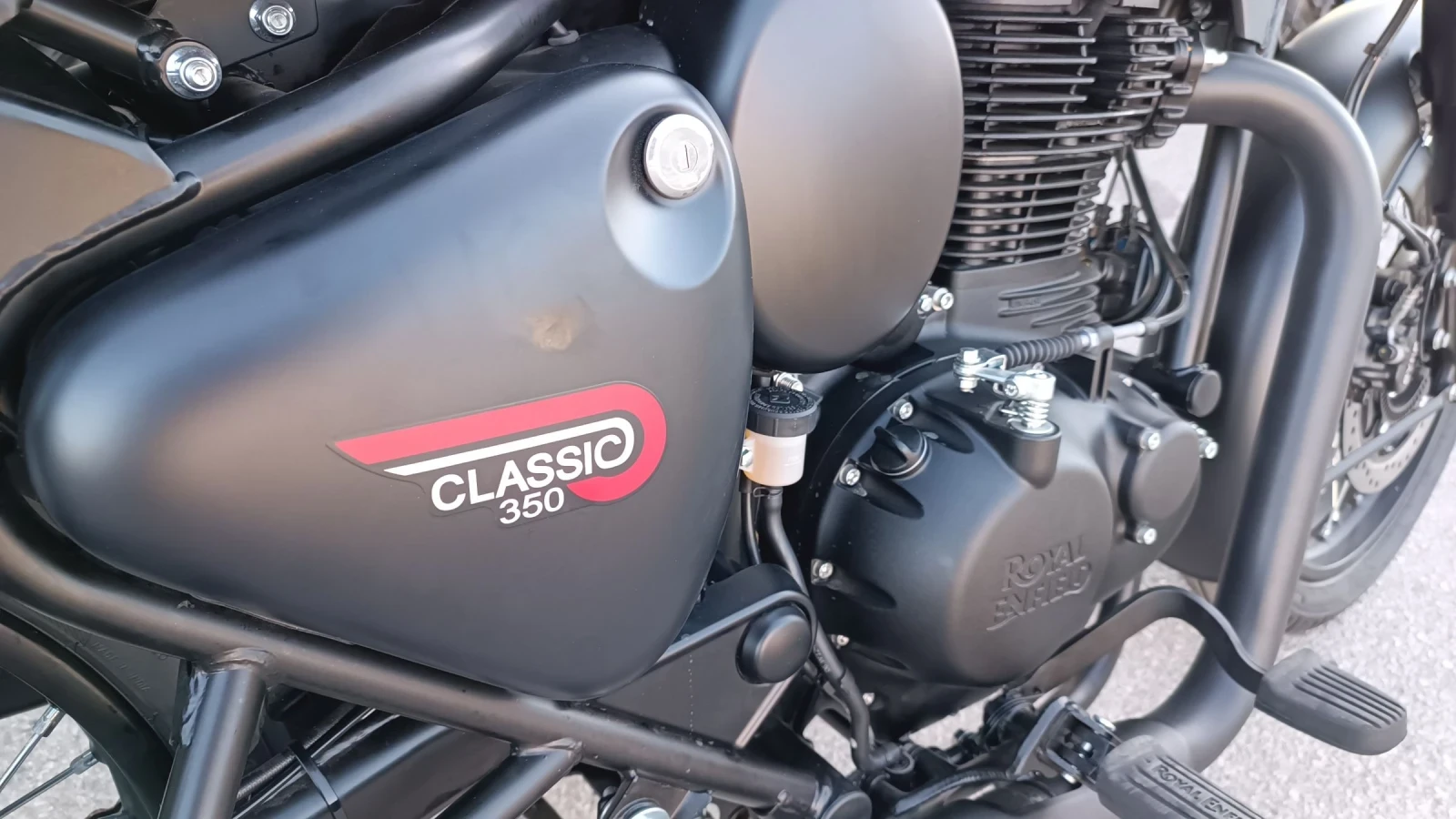 Royal Enfield Classic 350 Stealth Black - изображение 10