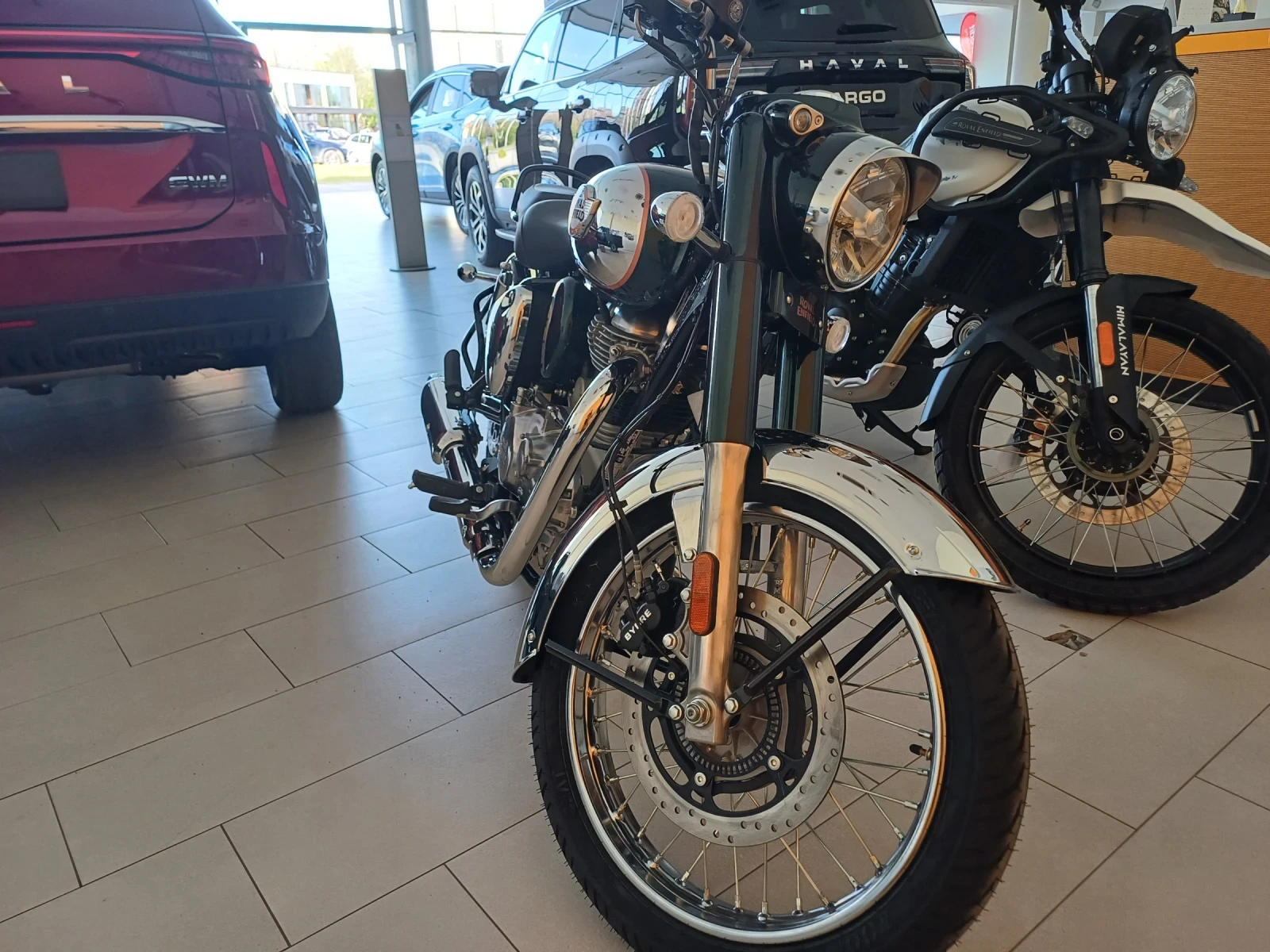Royal Enfield Classic 350 Stealth Black - изображение 2