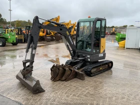 Багер Volvo ECR25D
