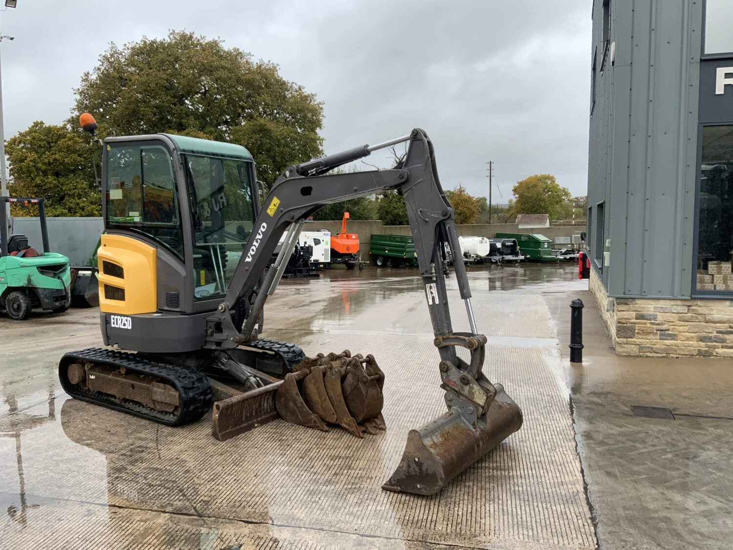 Багер Volvo ECR25D - изображение 2