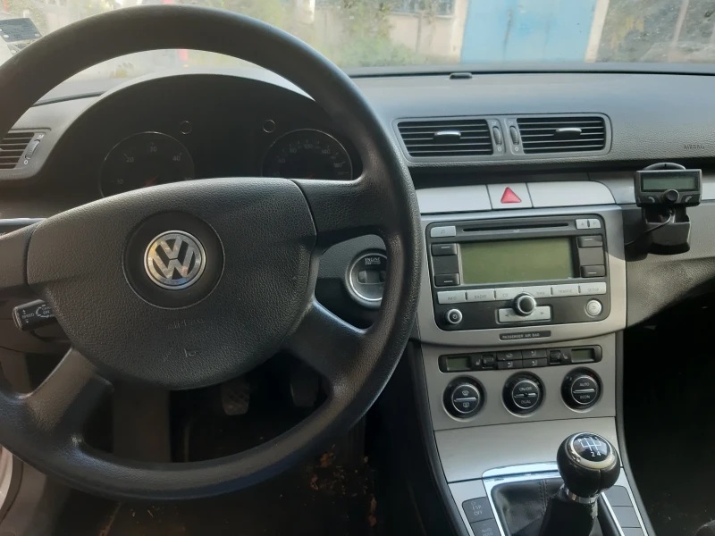 VW Passat, снимка 6 - Автомобили и джипове - 48013028