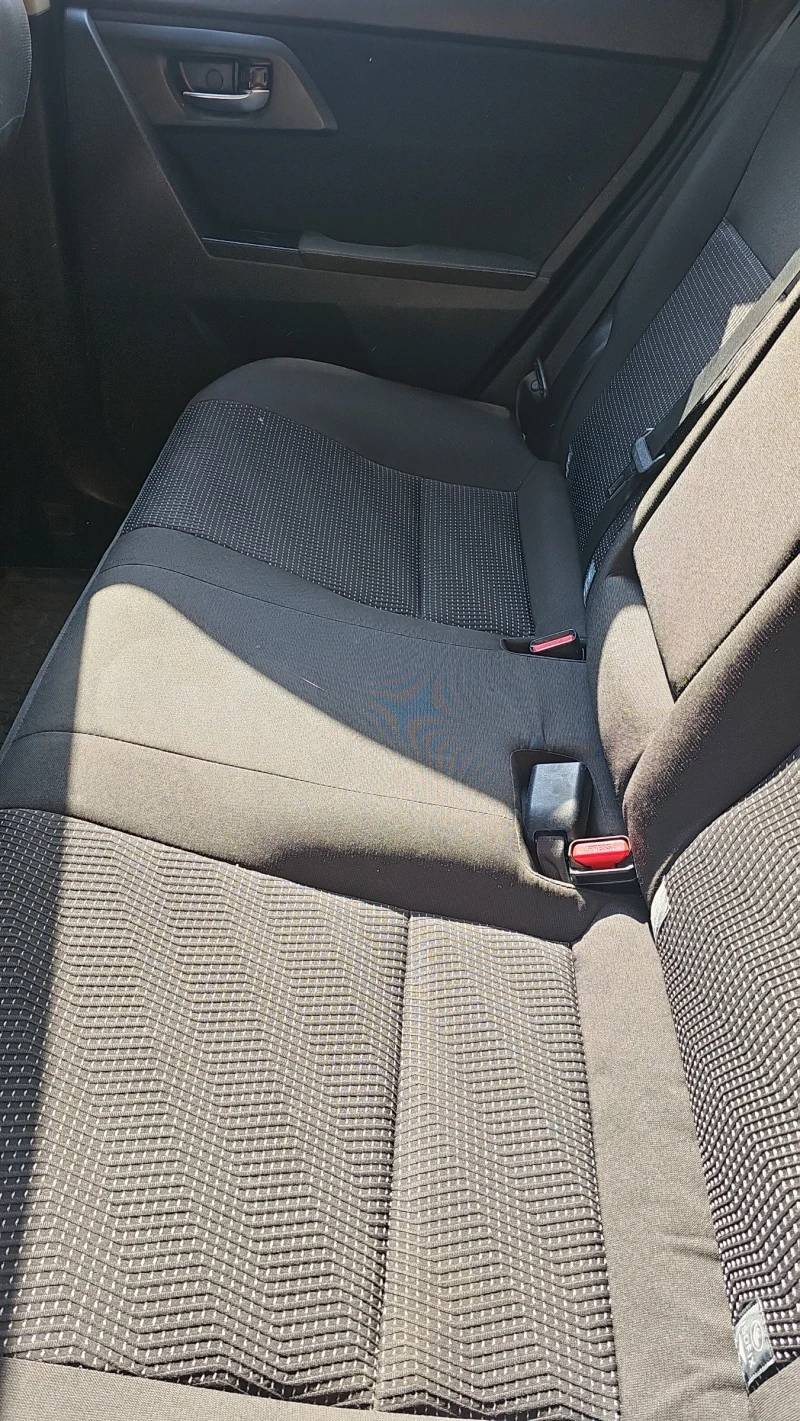 Toyota Auris 1.8i, снимка 11 - Автомобили и джипове - 52031988