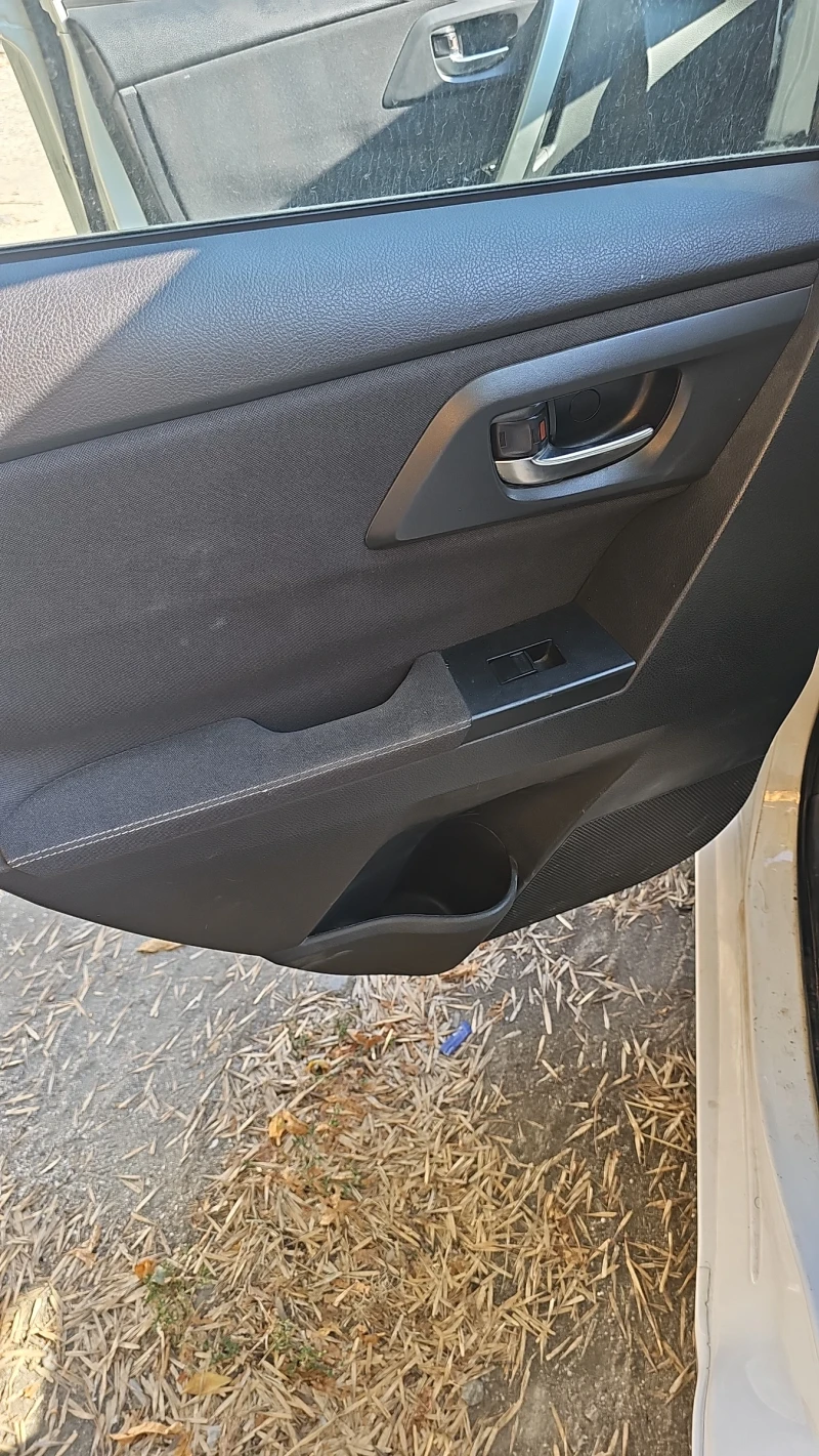 Toyota Auris 1.8i, снимка 13 - Автомобили и джипове - 52031988
