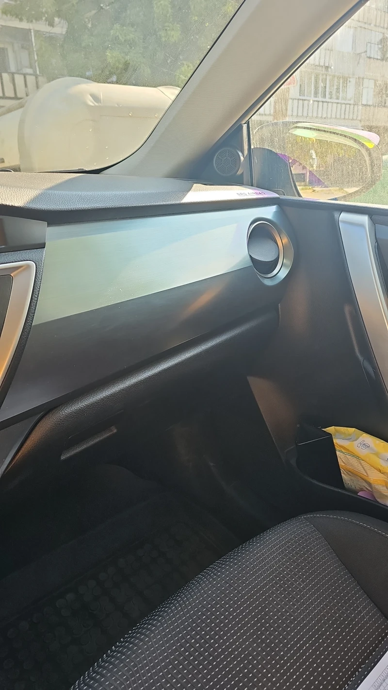 Toyota Auris 1.8i, снимка 12 - Автомобили и джипове - 52031988