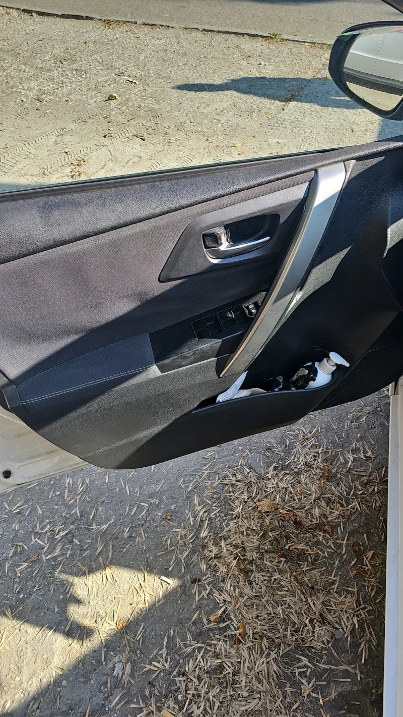 Toyota Auris 1.8i, снимка 9 - Автомобили и джипове - 52031988