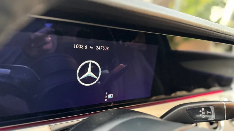 Mercedes-Benz E 220 * БАРТЕР* ЛИЗИНГ* 4matic* AMG* ОБСЛУЖЕНА* , снимка 17 - Автомобили и джипове - 52034626