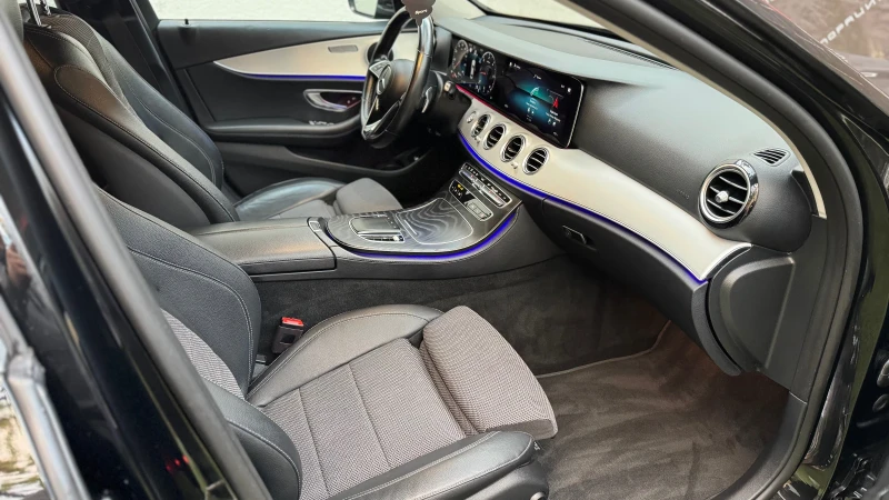 Mercedes-Benz E 220 * БАРТЕР* ЛИЗИНГ* 4matic* AMG* ОБСЛУЖЕНА* , снимка 11 - Автомобили и джипове - 52034626