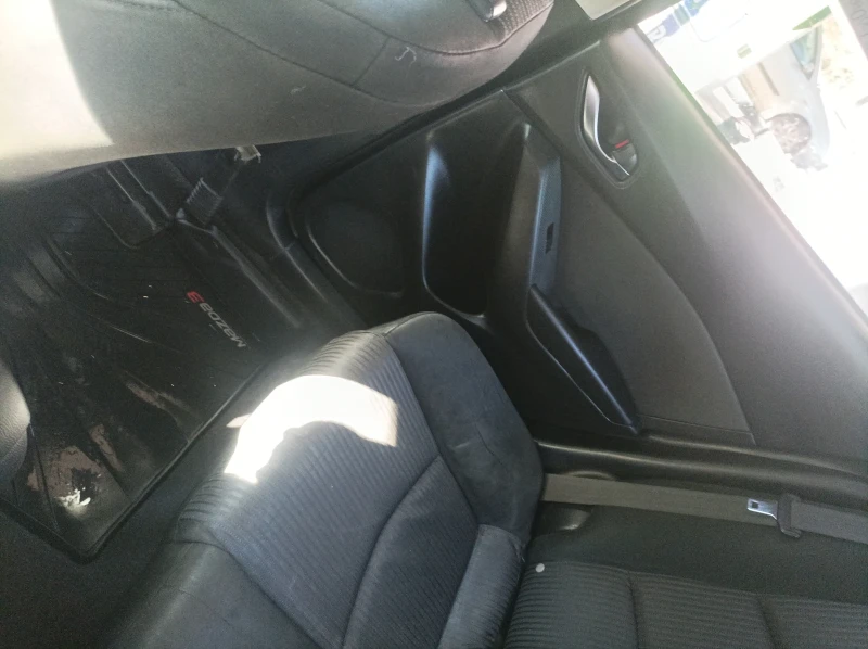 Mazda 3, снимка 10 - Автомобили и джипове - 52821422