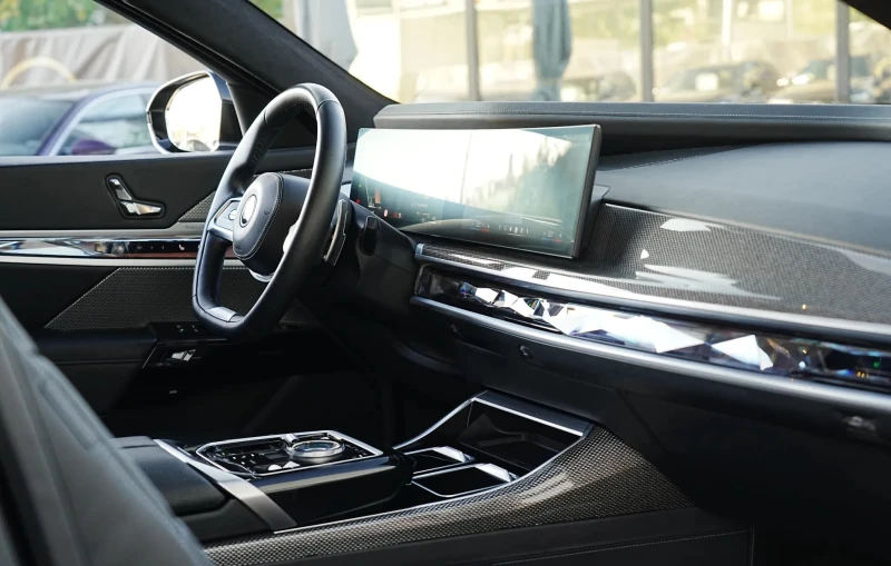 BMW 750 e xDrive, снимка 10 - Автомобили и джипове - 52480860