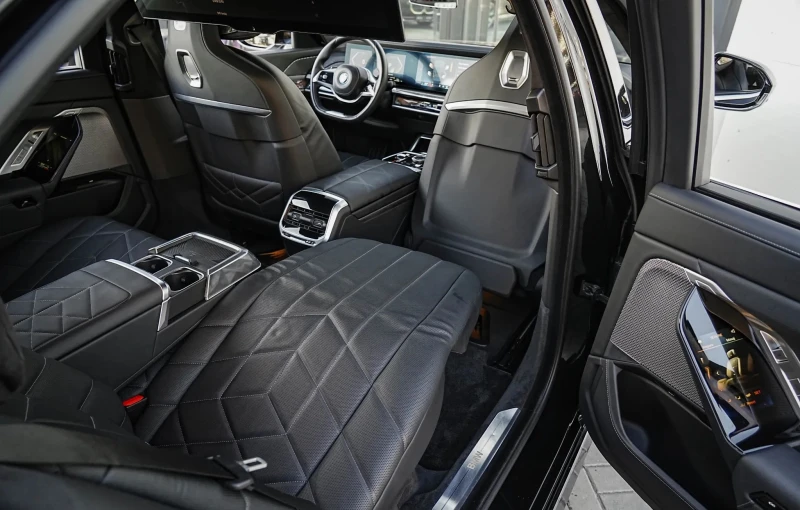 BMW 750 e xDrive, снимка 9 - Автомобили и джипове - 52480860